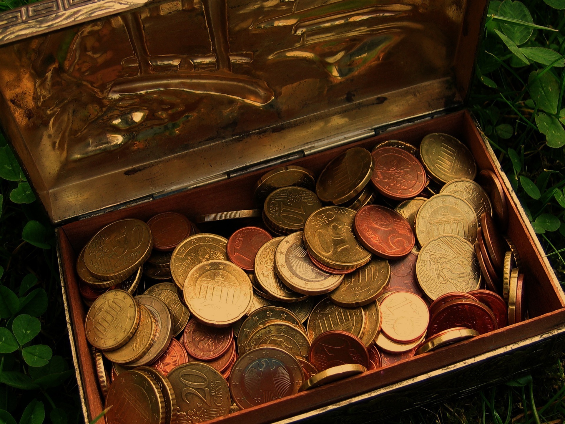 Spiritual significance of finding coins in your dreams
